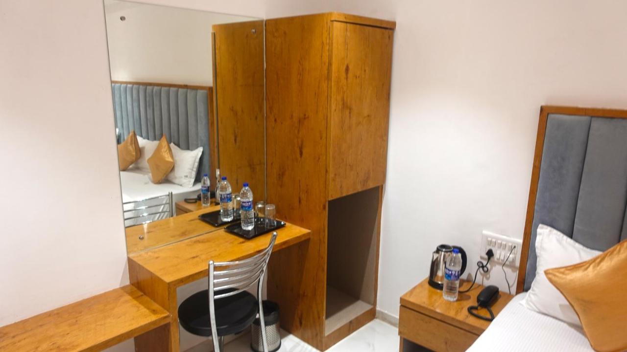 Hotel Palms Residency, Chembur Mumbai Exterior photo